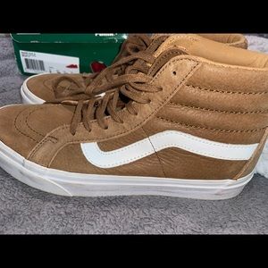 BROWN VANS